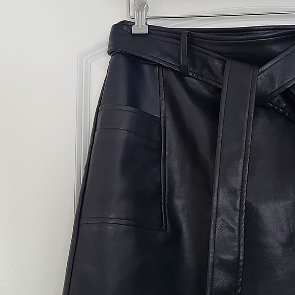 BAGATELLE COLLECTION BLACK FAUX LEATHER SKIRT WITH FRONT POCKETS TIE WAIST MED - Picture 5 of 16